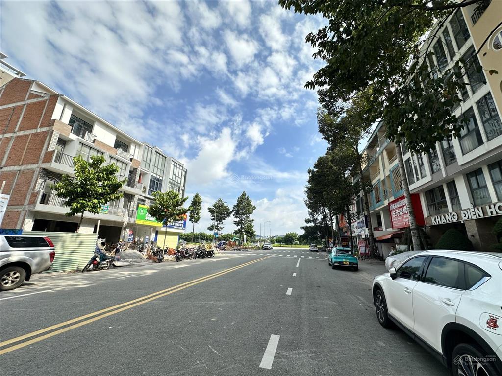 Căn góc dự án unicomplex kế bên siêu thị aeon mall thành phố mới, dưới chân tòa chung cư the glory