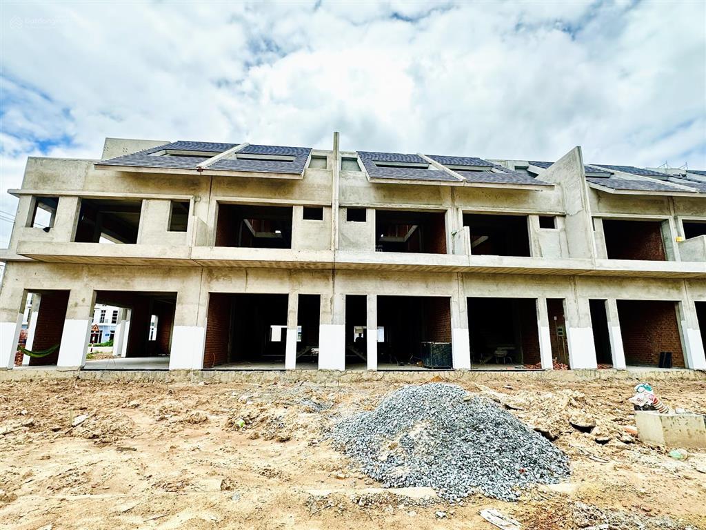 Nhà phố thương mại green city, trung tâm thành phố mới, kế bên siêu thị aeon mall, rạp chiếu phim