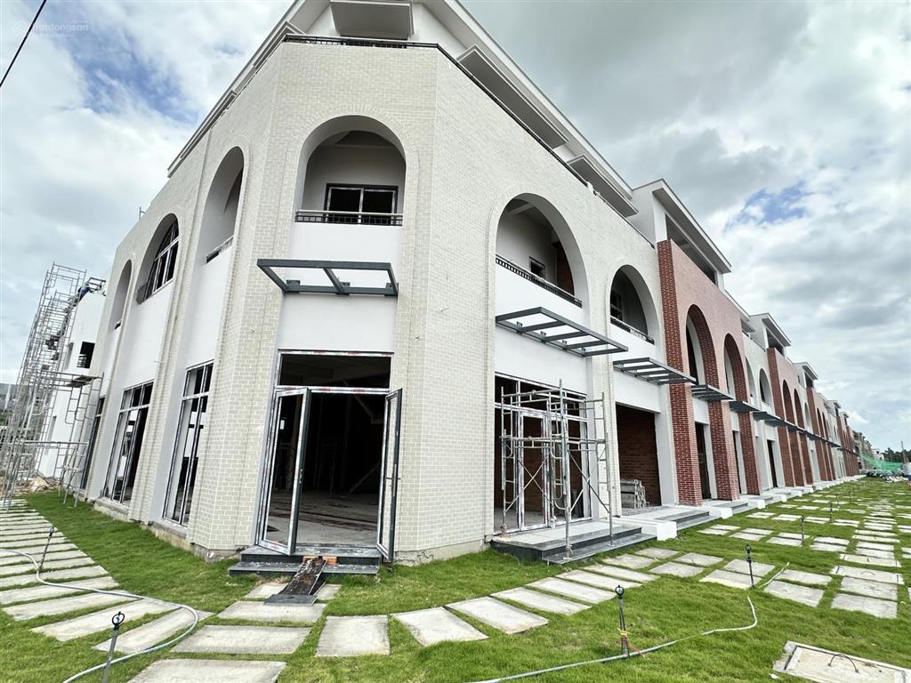 Nhà phố thương mại green city, trung tâm thành phố mới, kế bên siêu thị aeon mall, rạp chiếu phim