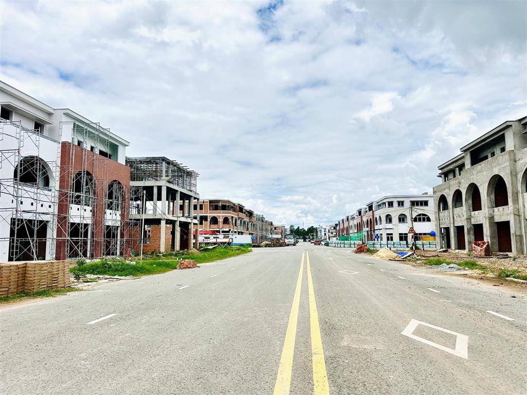 Nhà phố thương mại green city, trung tâm thành phố mới, kế bên siêu thị aeon mall, rạp chiếu phim