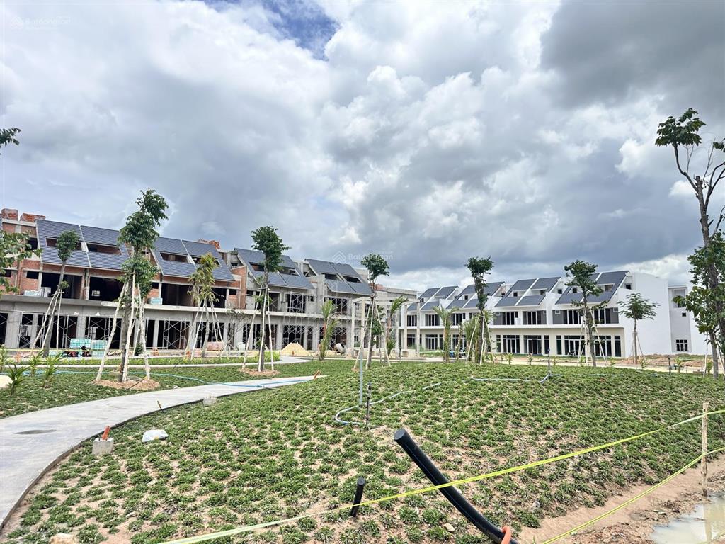 Nhà phố thương mại green city, trung tâm thành phố mới, kế bên siêu thị aeon mall, rạp chiếu phim
