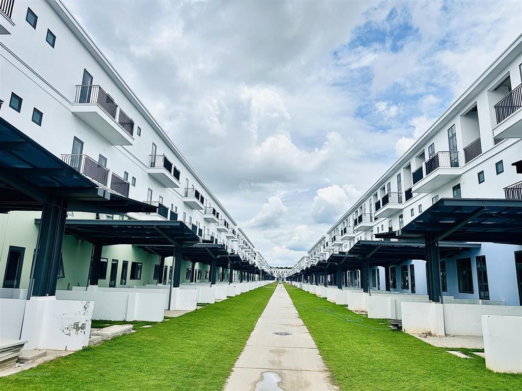 Nhà phố thương mại green city, trung tâm thành phố mới, kế bên siêu thị aeon mall, rạp chiếu phim