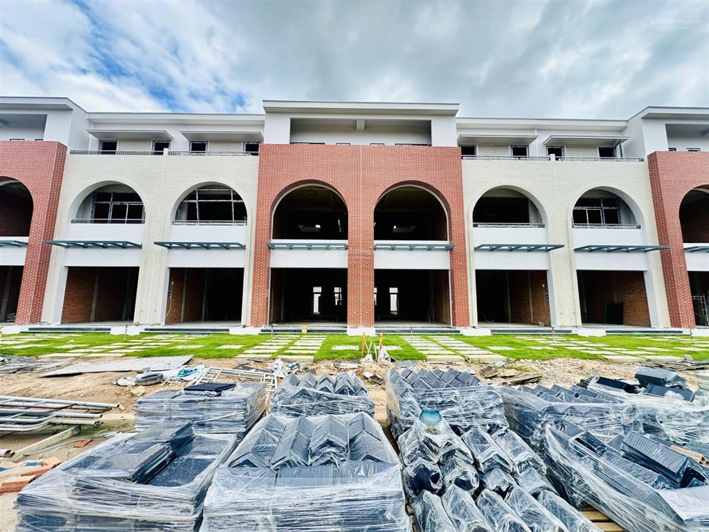 Nhà phố thương mại green city, trung tâm thành phố mới, kế bên siêu thị aeon mall, rạp chiếu phim