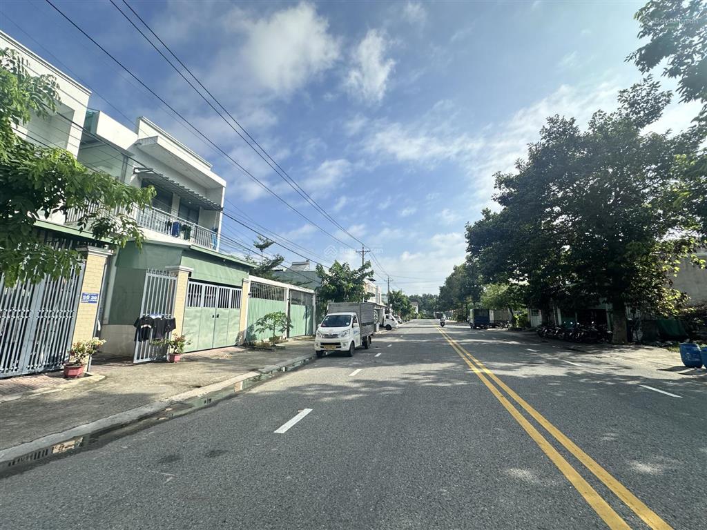 Bán đất tdc phú mỹ sát bên kcn sóng thần 3, đại đăng, đường d8 10x30m full tc, kinh doanh buôn bán