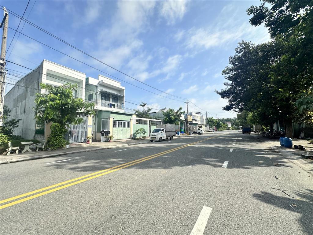 Bán đất tdc phú mỹ sát bên kcn sóng thần 3, đại đăng, đường d8 10x30m full tc, kinh doanh buôn bán