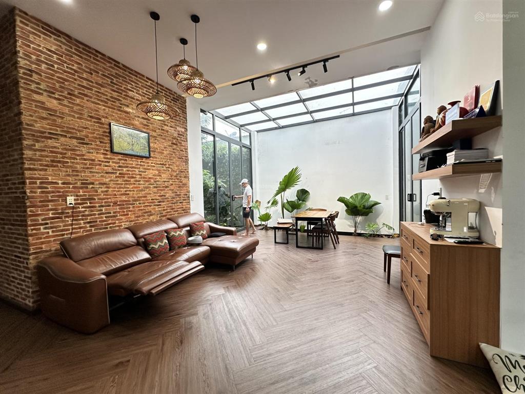 Bán villa đẹp tại phường phú mỹ thủ dầu một, cách siêu thị aeon mall 3km, gần chợ phú mỹ, trường th