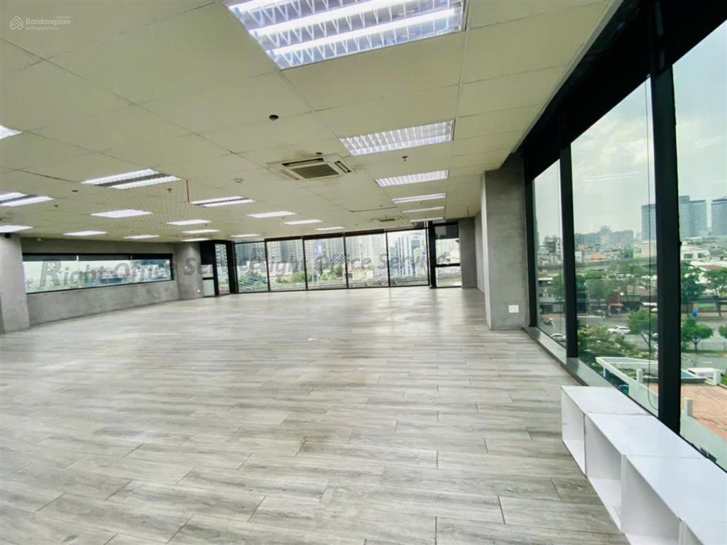 Văn phòng tân cảng  bình thạnh  257m2 trống suốt + vuông vức + free xe máy + time thoải mái