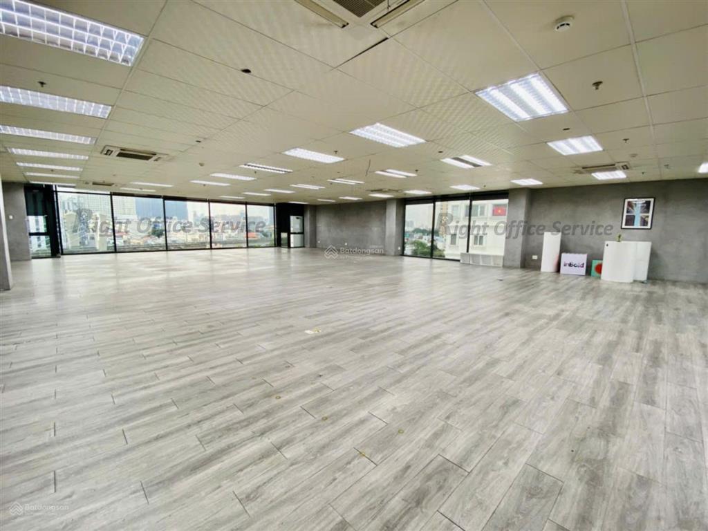 Văn phòng tân cảng  bình thạnh  257m2 trống suốt + vuông vức + free xe máy + time thoải mái