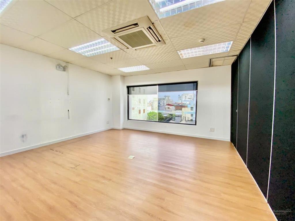 Văn phòng tân cảng  bình thạnh  257m2 trống suốt + vuông vức + free xe máy + time thoải mái