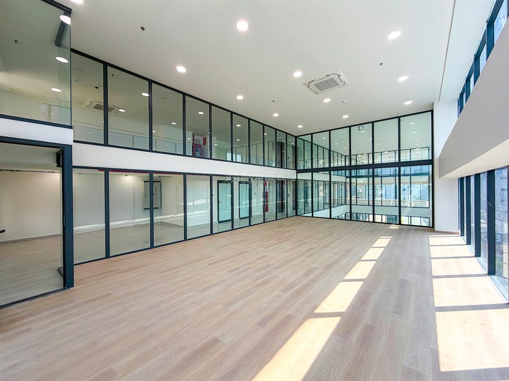 "trần cao 5m5" văn phòng mới 100% phường sài gòn, quận 1 261m2 view kính  giá ưu đãi trước 30/4