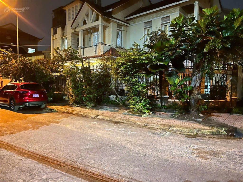 Chính chủ cho thuê phòng 14m2, đường 20m, có sân vườn, ôtô đỗ thoải mái bình lợi trung, hcm