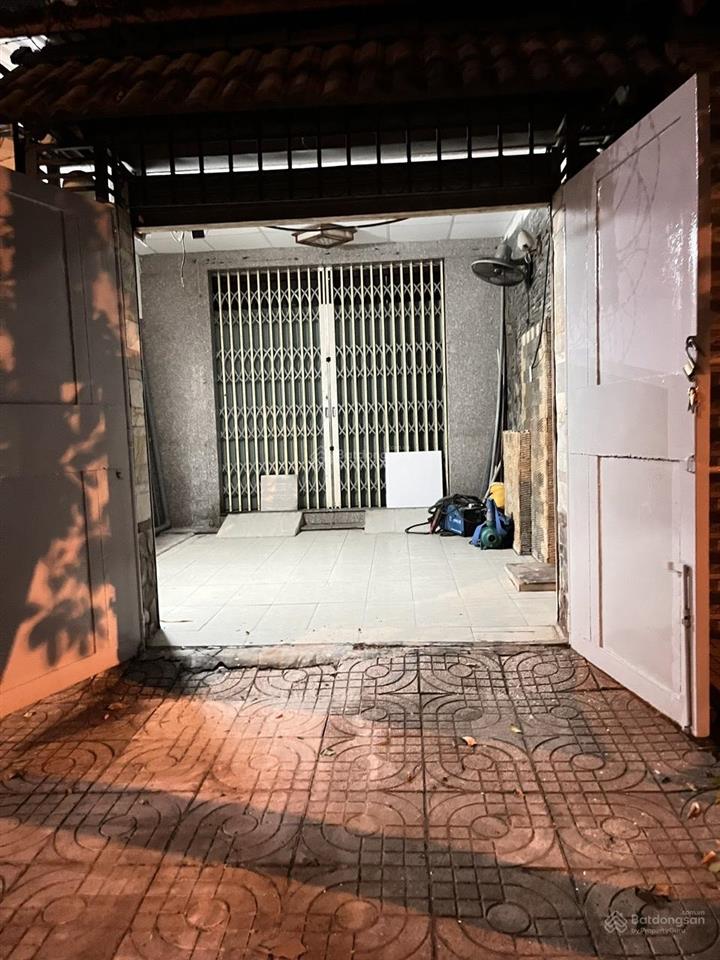 Chính chủ cho thuê phòng 14m2, đường 20m, có sân vườn, ôtô đỗ thoải mái bình lợi trung, hcm