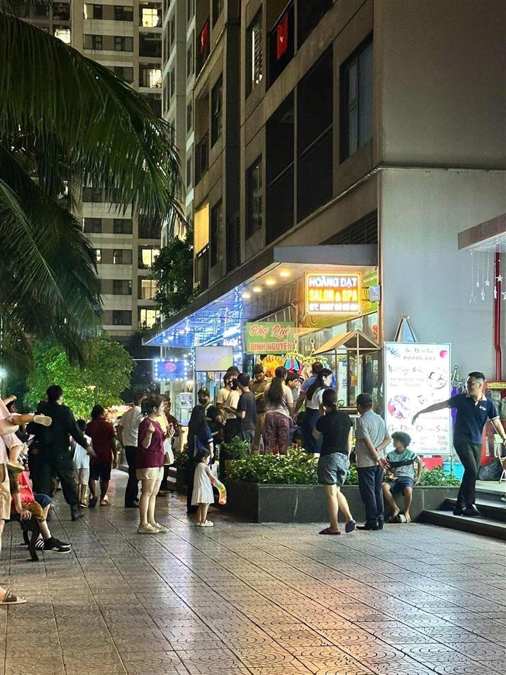 Nhanh tay anh chị ơi  hiếm có căn shophouse góc cạnh một cửa sảnh giá chưa đến 100tr/m2