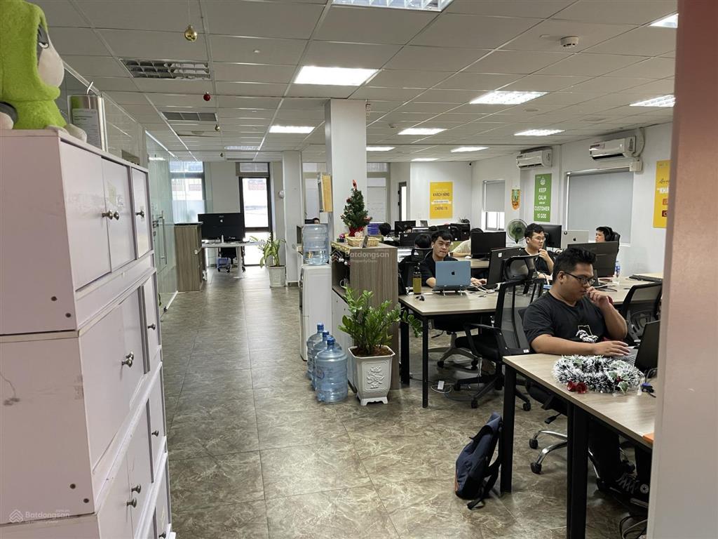 Cho thuê văn phòng full nội thất ngay cv lê thị riêng, quận tân bình, dt 200m2, giá 45tr/tháng.