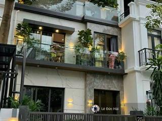 Siêu phẩm ! cho thuê biệt thự liền kề trung tâm phú mỹ hưng 4pn nội thất hiện đại . vào ở ngay