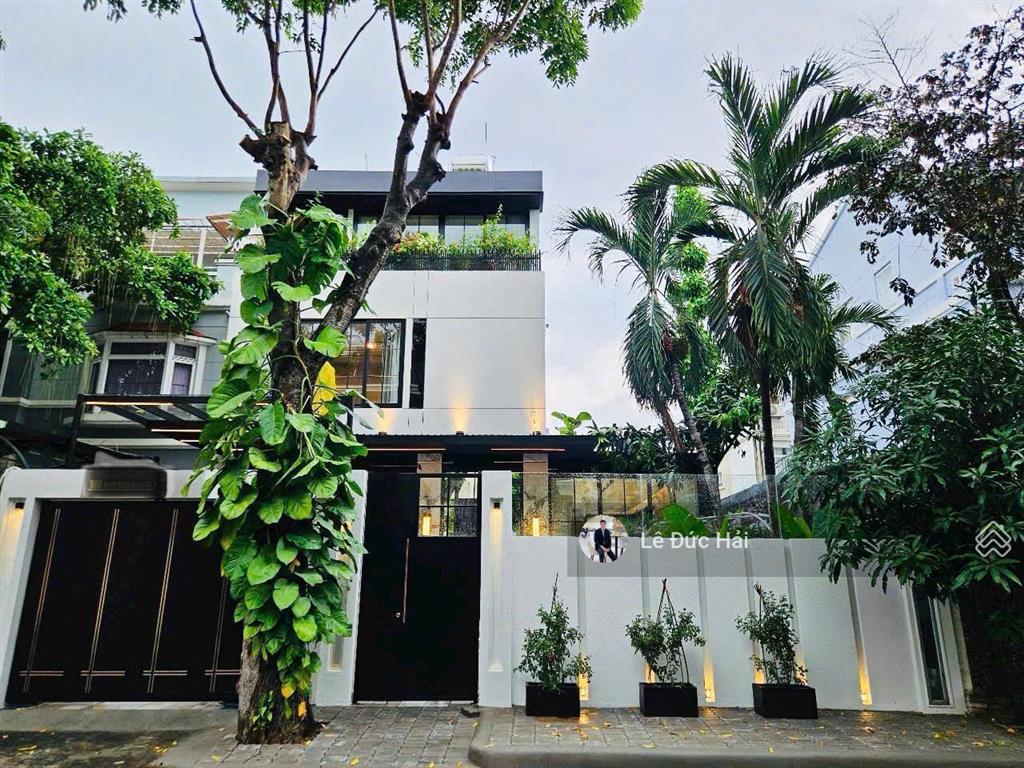 Vip! cho thuê biệt thự song lập phú mỹ hưng (5pn  thang máy vip) nội thất mới 100%.  em hải