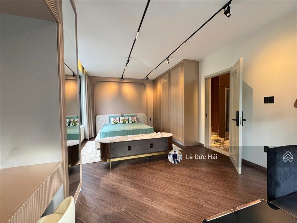 Vip! cho thuê biệt thự song lập phú mỹ hưng (5pn  thang máy vip) nội thất mới 100%.  em hải