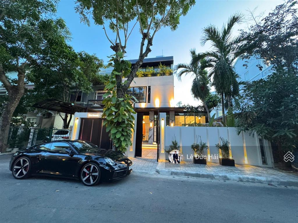 Vip! cho thuê biệt thự song lập phú mỹ hưng (5pn  thang máy vip) nội thất mới 100%.  em hải