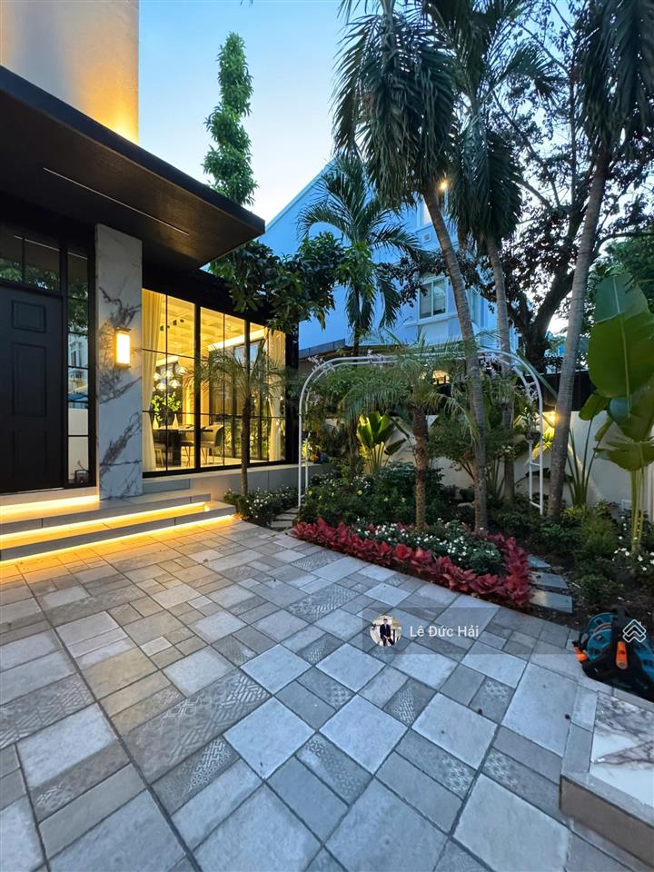 Vip! cho thuê biệt thự song lập phú mỹ hưng (5pn  thang máy vip) nội thất mới 100%.  em hải