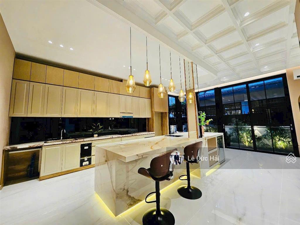 Vip! cho thuê biệt thự song lập phú mỹ hưng (5pn  thang máy vip) nội thất mới 100%.  em hải