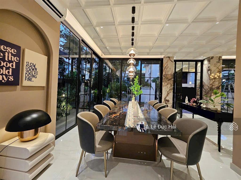 Vip! cho thuê biệt thự song lập phú mỹ hưng (5pn  thang máy vip) nội thất mới 100%.  em hải