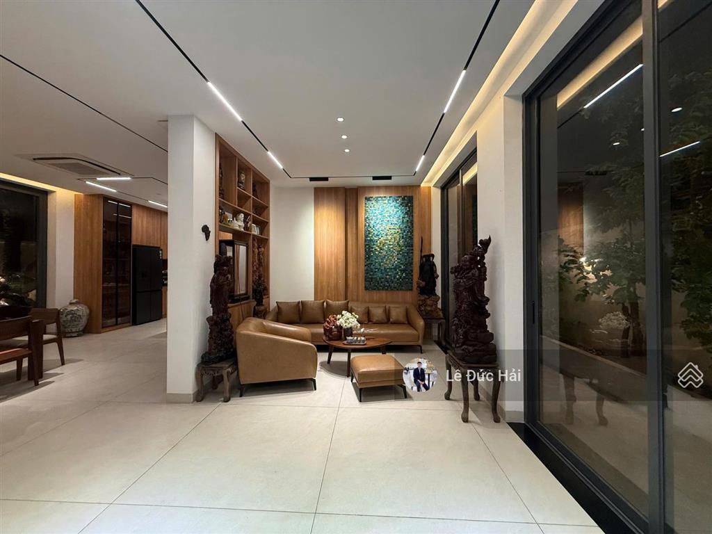 Siêu hiếm ! cho thuê biệt thự hiện đại 7pn có hầm và thang máy chỉ 100 triệu/ tháng.  0902 244 ***
