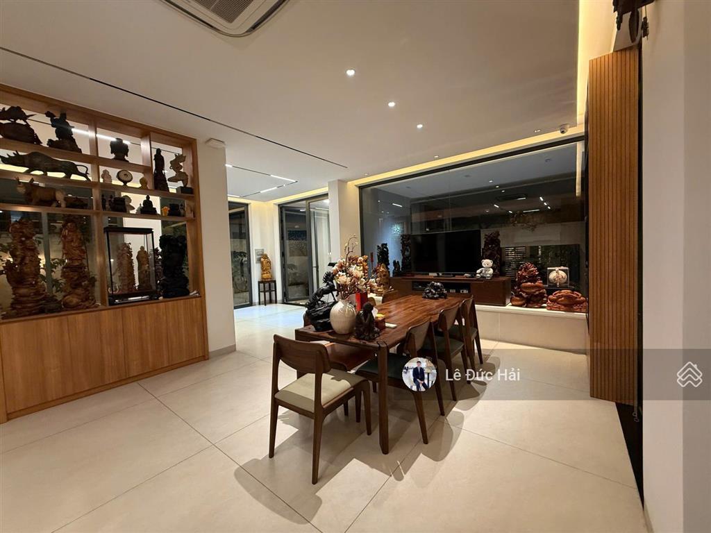 Siêu hiếm ! cho thuê biệt thự hiện đại 7pn có hầm và thang máy chỉ 100 triệu/ tháng.  0902 244 ***