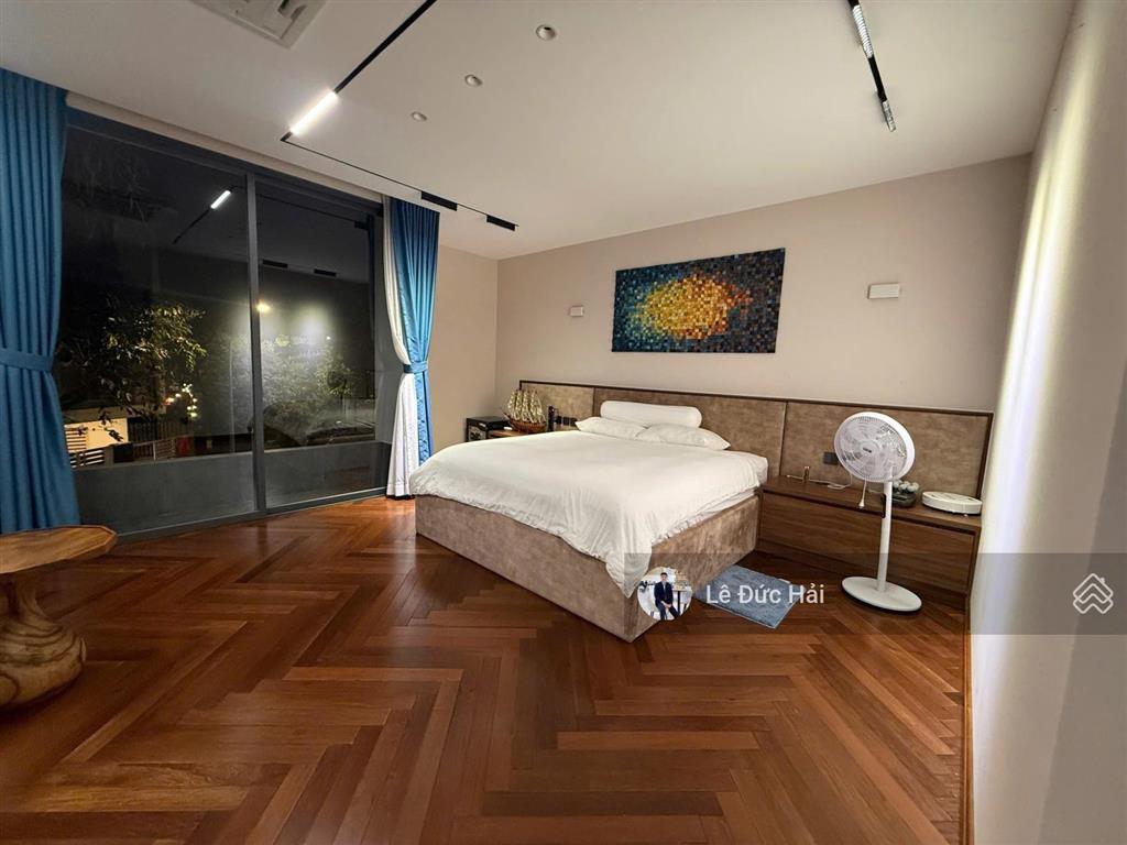 Siêu hiếm ! cho thuê biệt thự hiện đại 7pn có hầm và thang máy chỉ 100 triệu/ tháng.  0902 244 ***