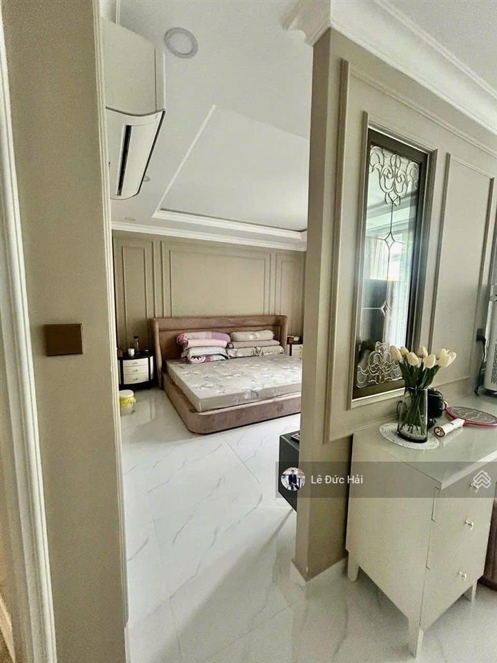 Vị trí đẹp ! cho thuê biệt thự liên kế đường lớn có hầm trung tâm phú mỹ hưng ( nội thất đầy đủ )