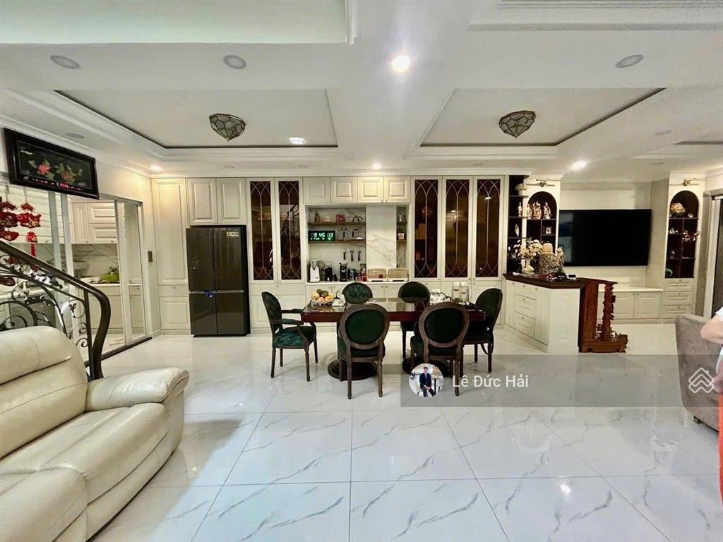 Vị trí đẹp ! cho thuê biệt thự liên kế đường lớn có hầm trung tâm phú mỹ hưng ( nội thất đầy đủ )