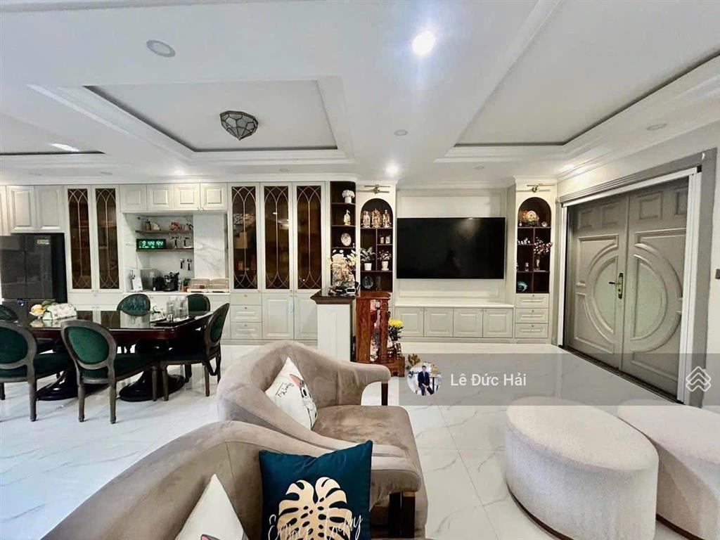 Vị trí đẹp ! cho thuê biệt thự liên kế đường lớn có hầm trung tâm phú mỹ hưng ( nội thất đầy đủ )