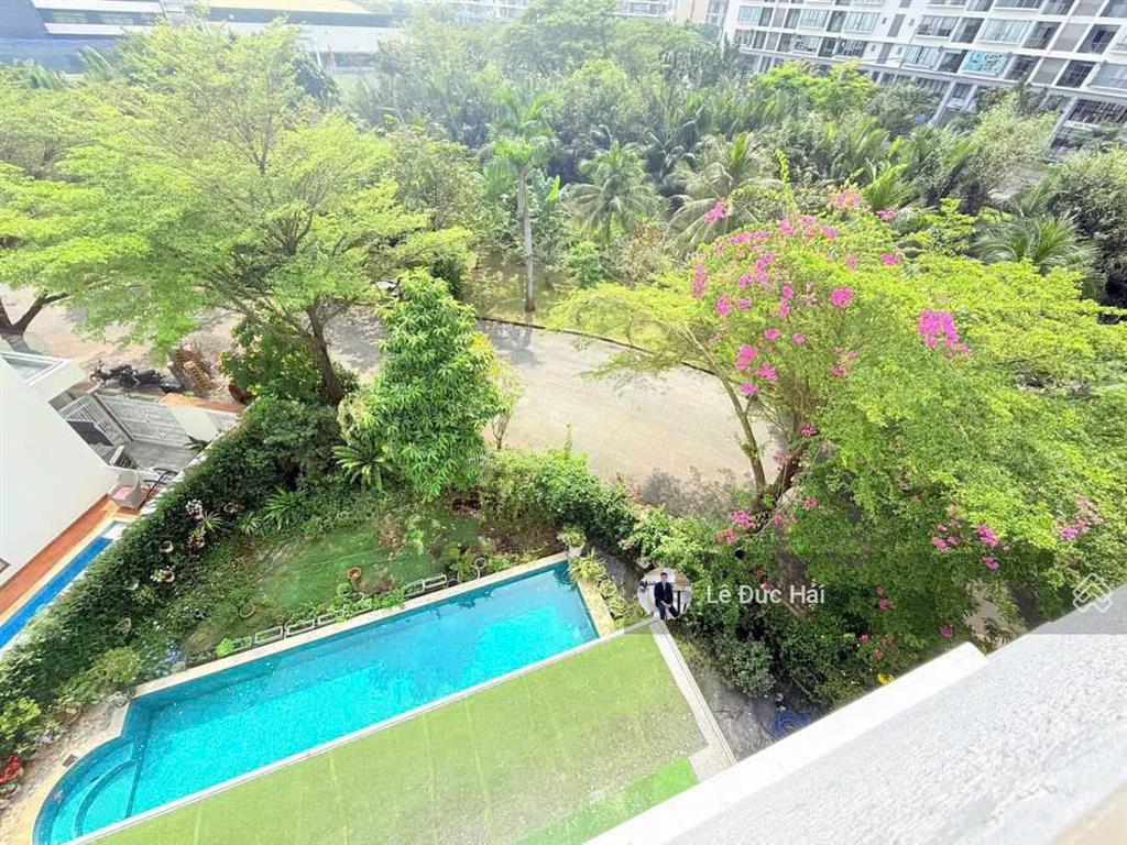 Cho thuê căn góc đơn lập có hồ bơi + thang máy + hầm đầy đủ nội thất ( 5 phòng ngủ ) giá 98 triệu .
