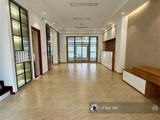 Nhà mới sửa xong cần cho thuê biệt thự 8x18m trung tâm phú mỹ hưng giá 65 triệu/tháng. 0902 244 ***