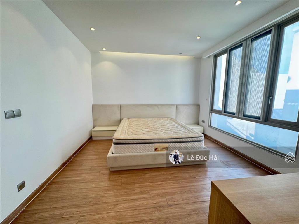 Nhà mới sửa xong cần cho thuê biệt thự 8x18m trung tâm phú mỹ hưng giá 65 triệu/tháng. 0902 244 ***