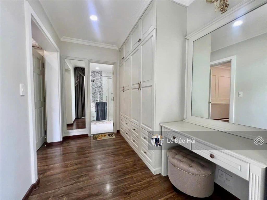 Cho thuê biệt thự góc 2 mặt tiền (sân vườn  4pn) trung tâm phú mỹ hưng. sản phẩm nổi bật