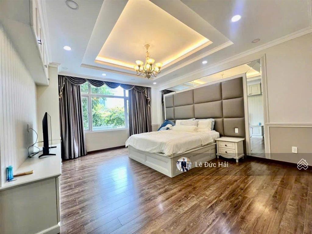 Cho thuê biệt thự góc 2 mặt tiền (sân vườn  4pn) trung tâm phú mỹ hưng. sản phẩm nổi bật