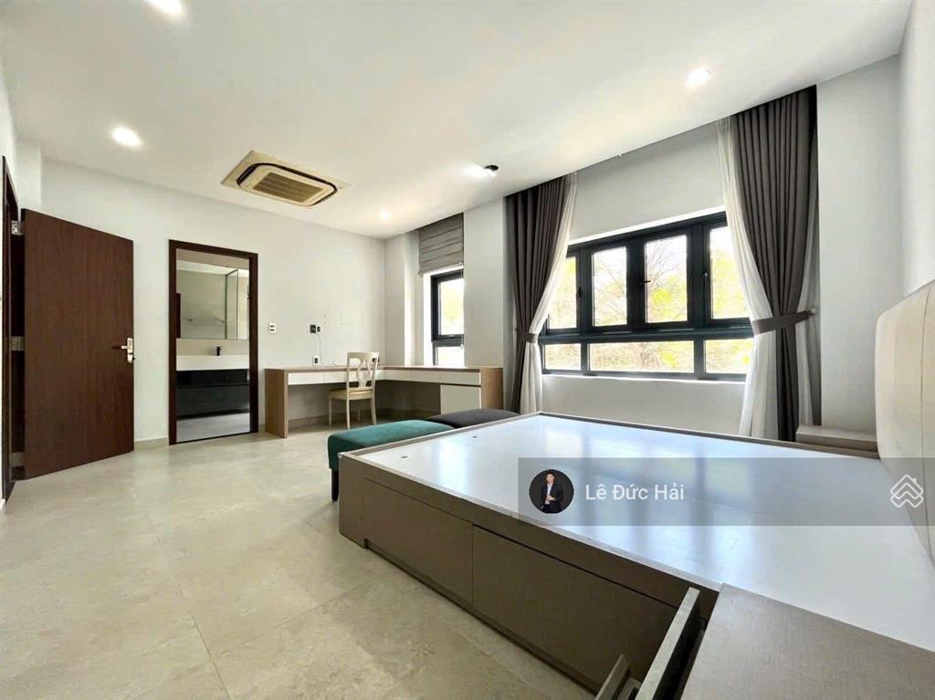 Cho thuê biệt thự rộng có thang máy trung tâm quận 7 trong kđt pmh  giá thuê 77tr/th