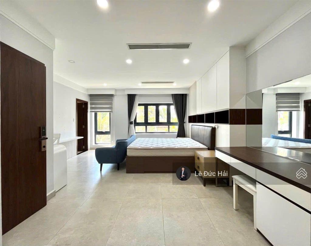 Cho thuê biệt thự rộng có thang máy trung tâm quận 7 trong kđt pmh  giá thuê 77tr/th