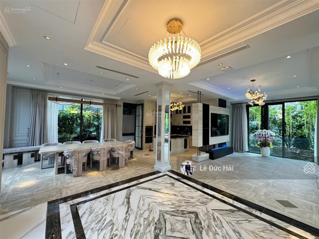 Vip cho thuê biệt thự đơn lập 3 mặt tiền nội thất cao cấp có hầm + thang máy trung tâm phú mỹ hưng