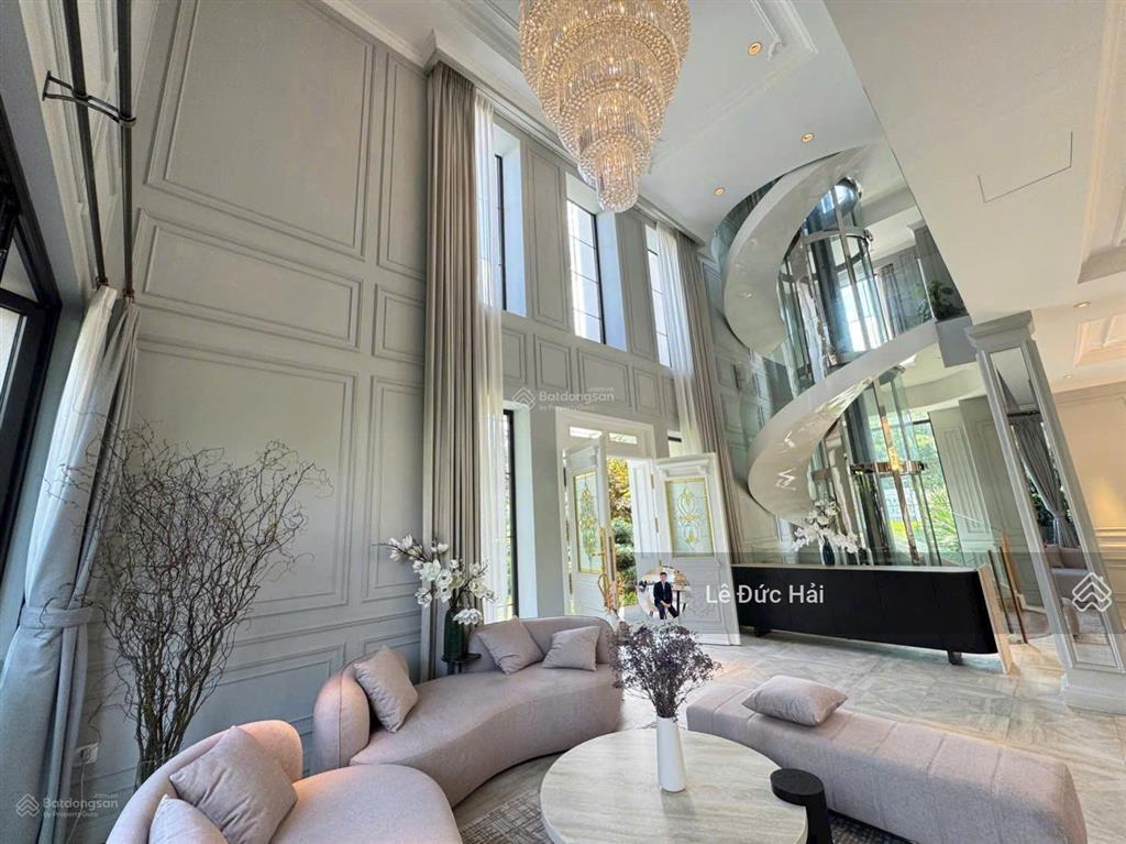Vip cho thuê biệt thự đơn lập 3 mặt tiền nội thất cao cấp có hầm + thang máy trung tâm phú mỹ hưng
