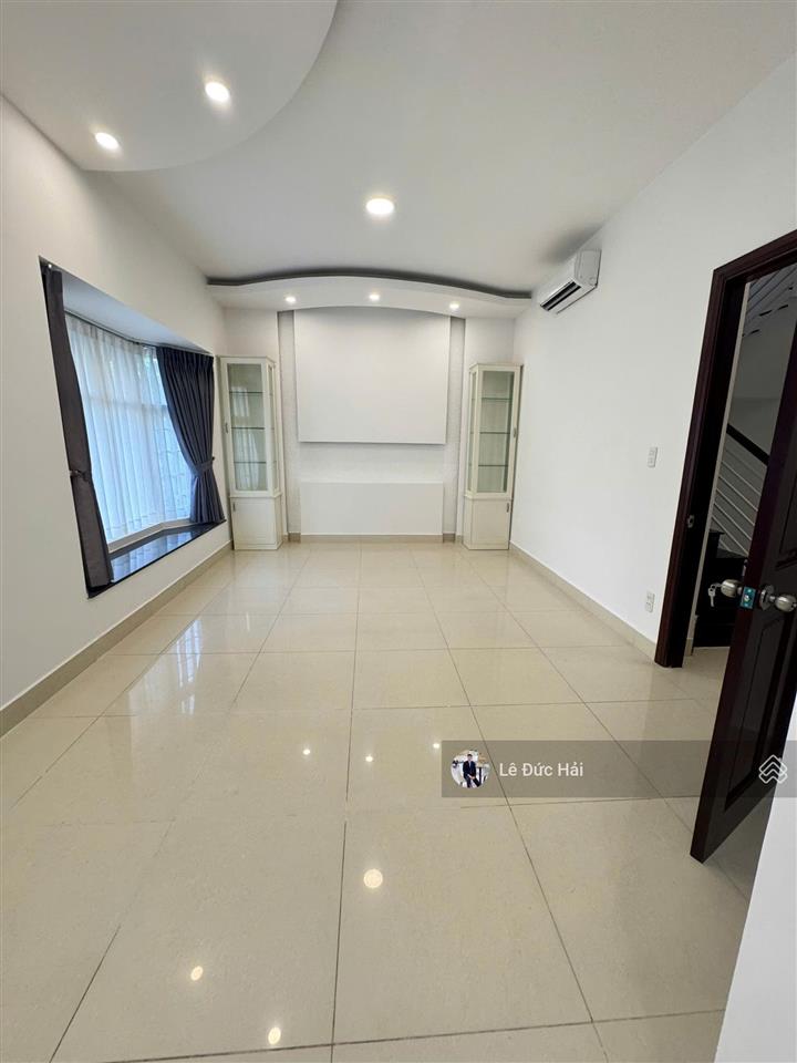Giá rẻ thị trường ! 40 triệu / tháng cho thuê biệt thự mới sơn sửa lại bao gồ 4 phòng ngủ
