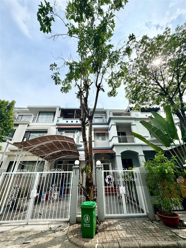 Giá rẻ thị trường ! 40 triệu / tháng cho thuê biệt thự mới sơn sửa lại bao gồ 4 phòng ngủ