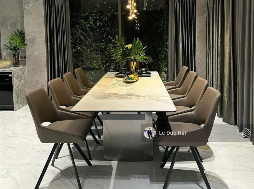 Vip  cho thuê biệt thự góc 2 mặt tiền đối diện công viên, nội thất cao cấp có thang máy