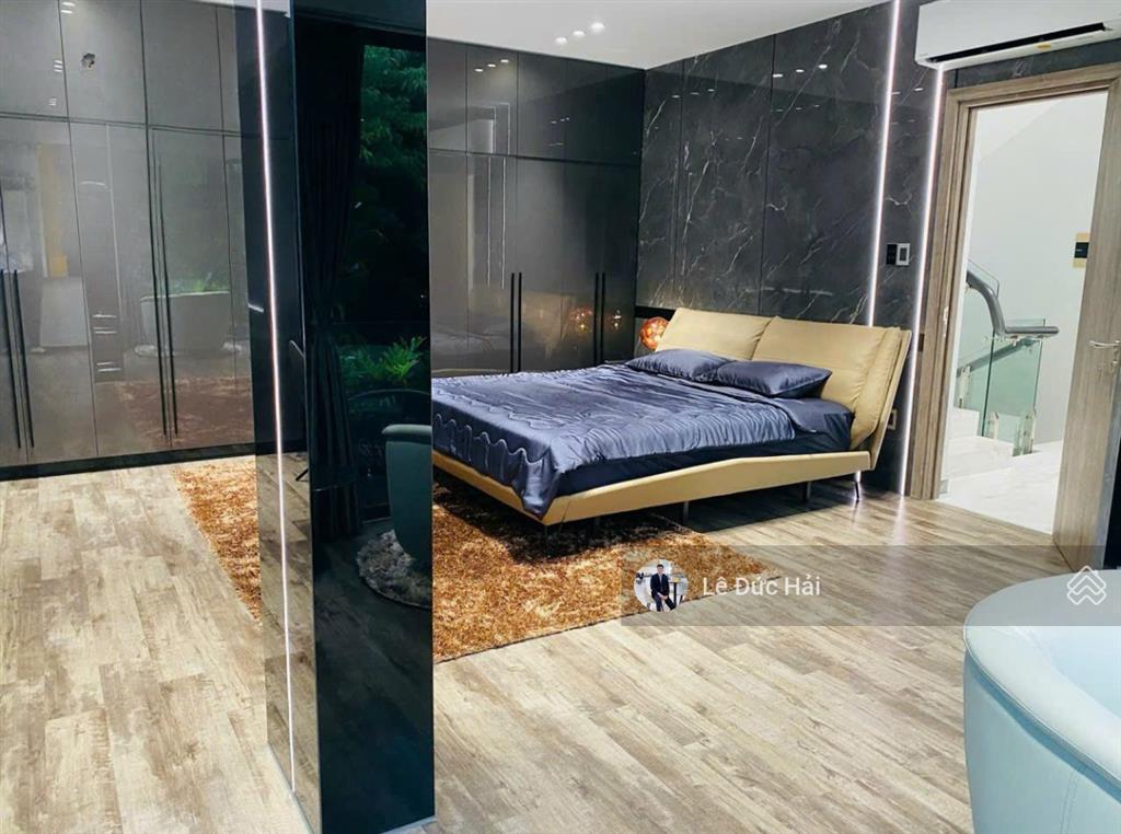 Vip  cho thuê biệt thự góc 2 mặt tiền đối diện công viên, nội thất cao cấp có thang máy