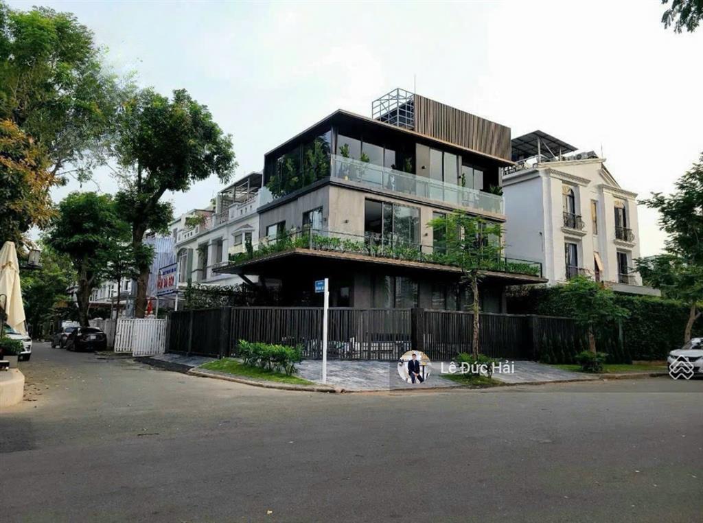 Vip  cho thuê biệt thự góc 2 mặt tiền đối diện công viên, nội thất cao cấp có thang máy