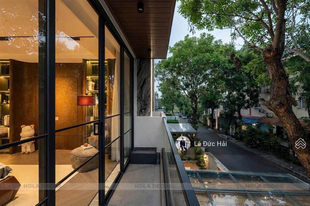 Vip cho thuê  biệt thự song lập luxury phú mỹ hưng 4pn mới 100% có thang máy.  xem nhà ngay