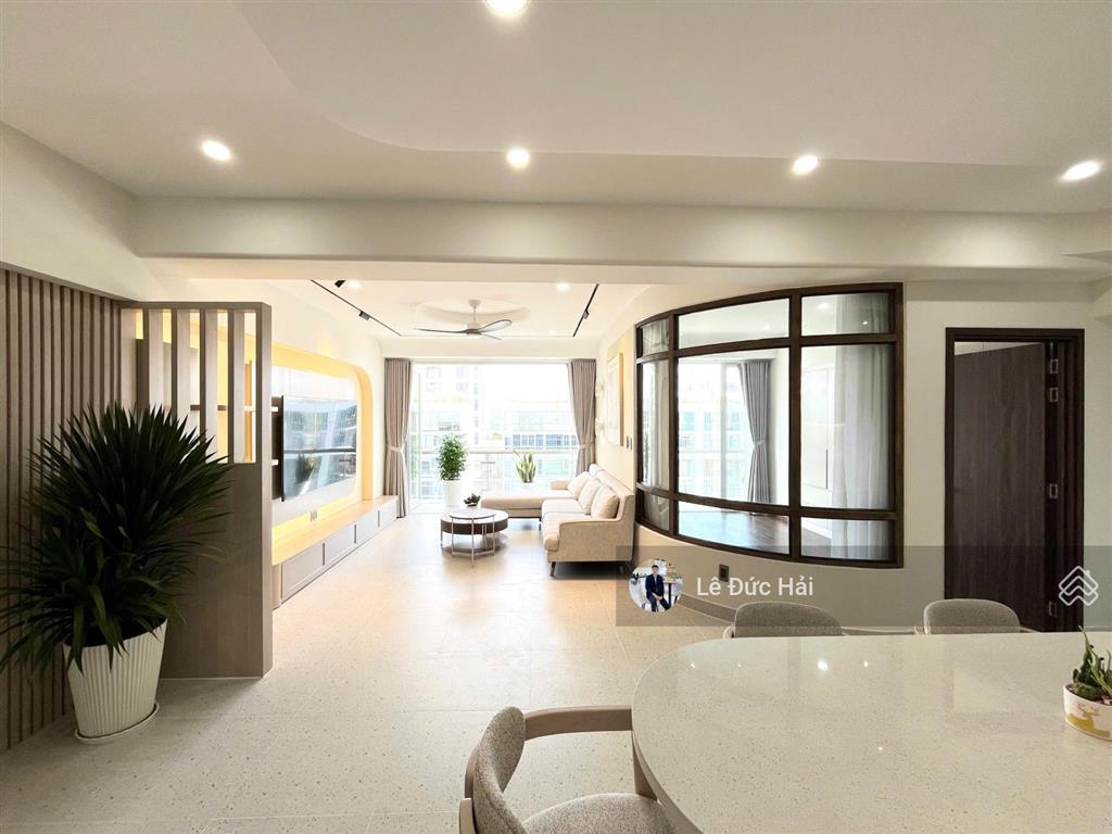 Cho thuê 3pn garden plaza nội thất đẹp diện tích 141 m2 (ban công dài miên man) giá chỉ 48 triệu/th