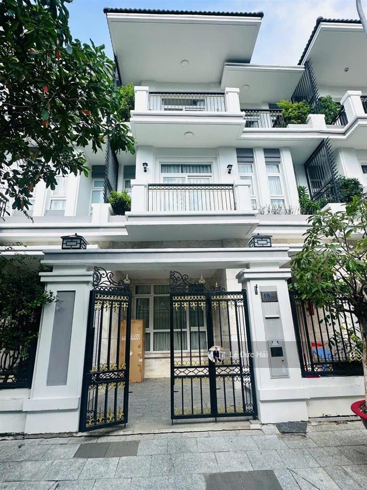 Cho thuê biệt thự liền kề cao cấp trung tâm quận 7 (5pn full nội thất) giá chỉ 55 triệu/tháng