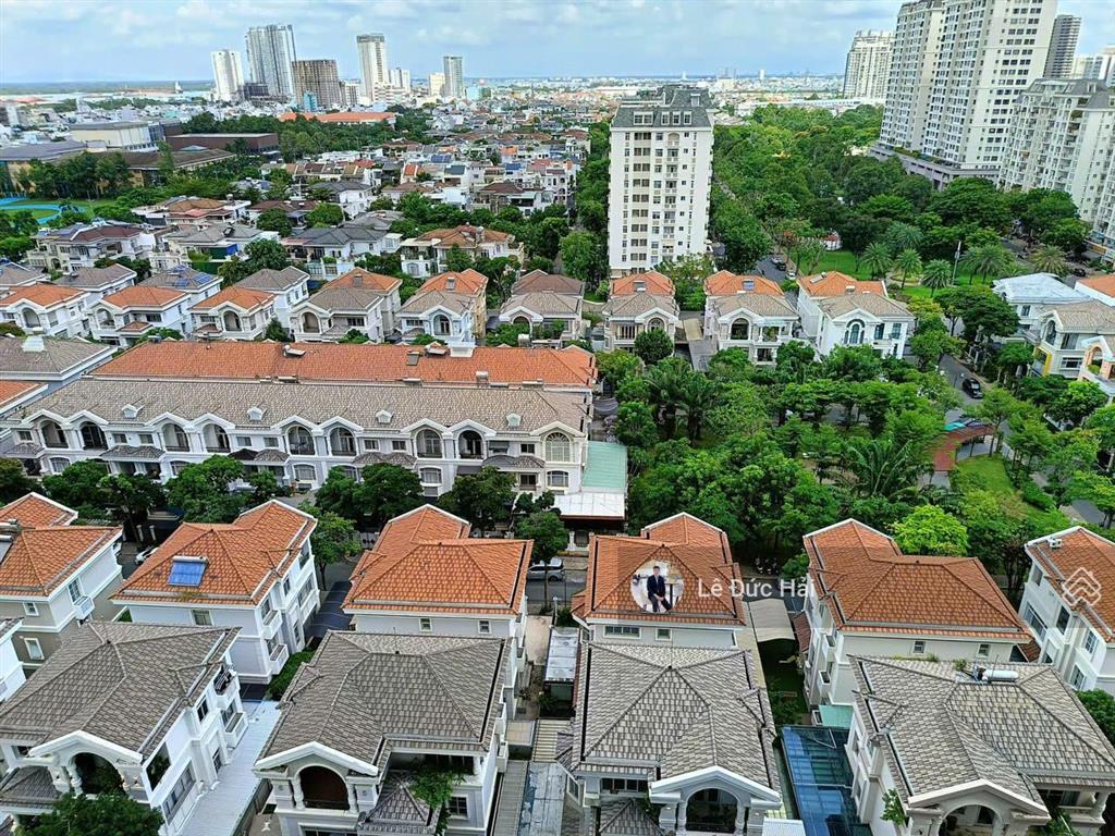 Giá chỉ 28 triệu/tháng  cho thuê 2pn midtown  căn góc 2 ban công view biệt thự (ô xe hầm)  ngay