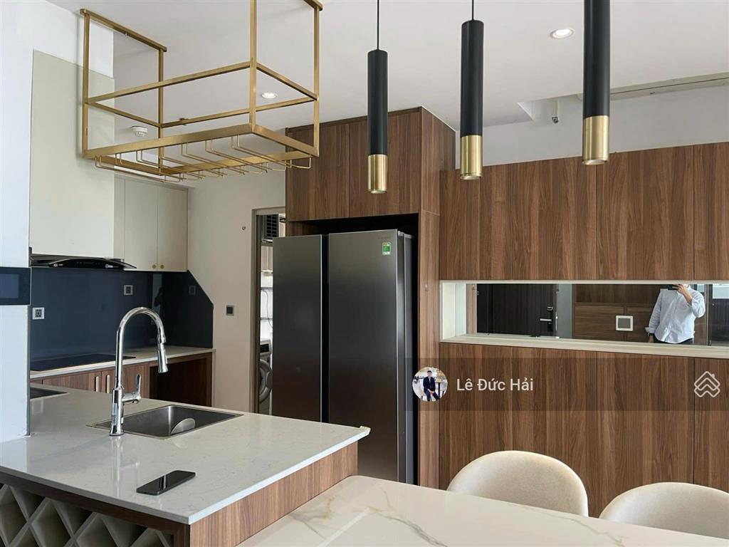 Giá chỉ 28 triệu/tháng  cho thuê 2pn midtown  căn góc 2 ban công view biệt thự (ô xe hầm)  ngay